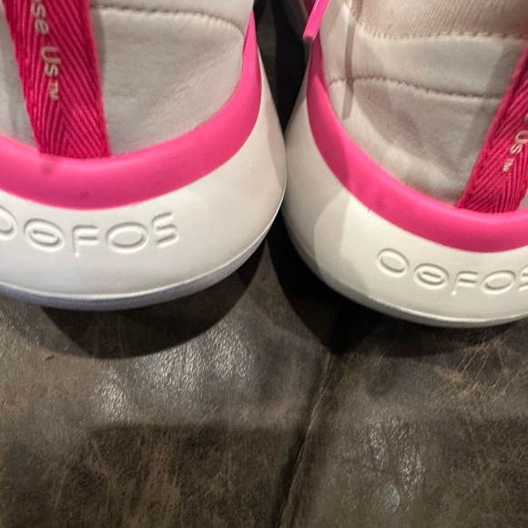 OOFOS - Picture 9 of 10
